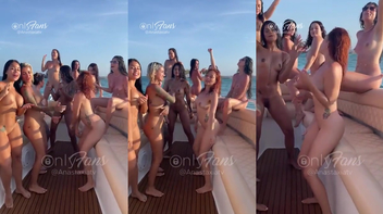 Steffy Moreno xvideos onlyfans no barco com amigas
