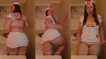 Carol Resende sensualizando de enfermeira e sem calcinha